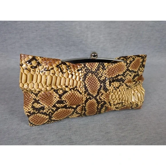 👯♀️Host Pick⚡️FREE w/purchase SnakeskinPrint Clutch/Small Purse-w/flaws - Picture 2 of 13
